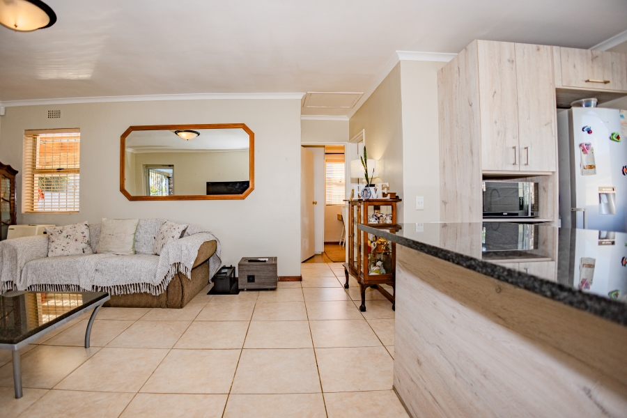 2 Bedroom Property for Sale in Oakglen Western Cape